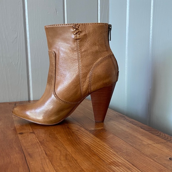 Frye NWOT Regina Heel Ankle Booties Cognac - RARE - Picture 14 of 15